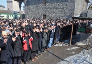 Aksakal son yolculuğuna uğurlandı